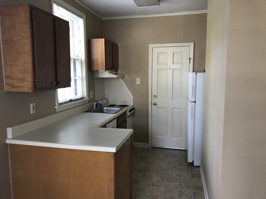 Primary Photo - 218 W 13th St