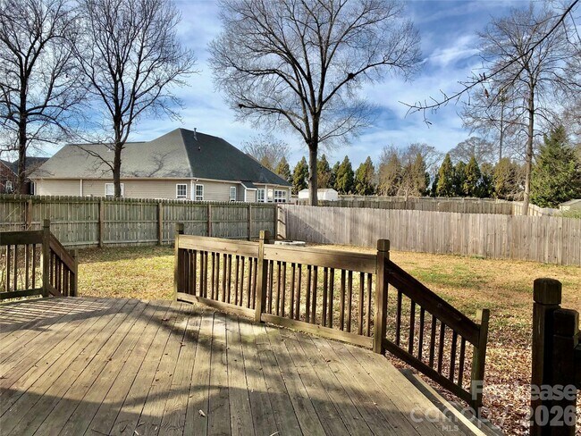 Foto del edificio - 3307 Creek Trail Rd