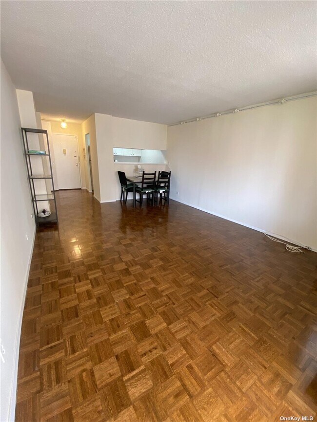 Foto del edificio - 138-35 Elder Ave