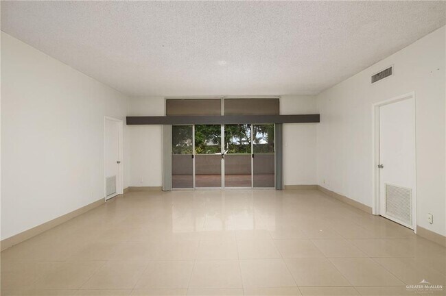 Foto del edificio - 2200 S 10th St