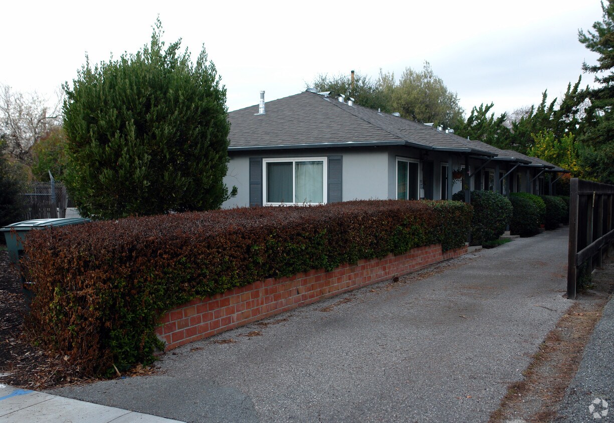 Primary Photo - 2933 Emerson St