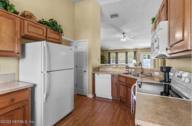 Foto del edificio - 1235 Summer Springs Drive