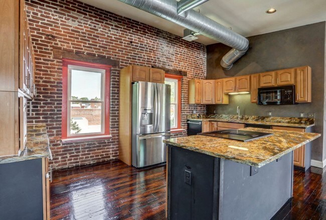Interior Photo - 14-16 N Concord St