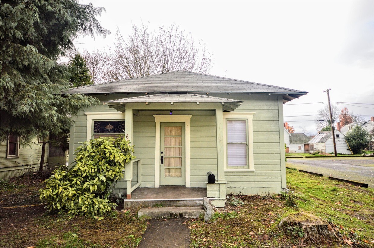 Foto principal - 618 NW 3rd St