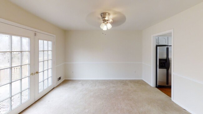Building Photo - Fantastic 5Bd/3Bth Brick Home - Available ...