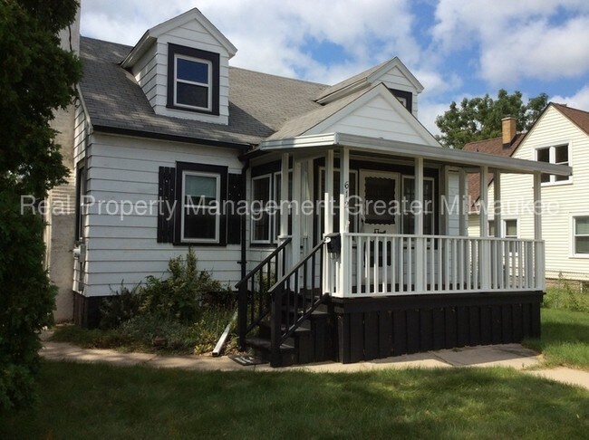 Foto del edificio - 4 Bedroom Single Family