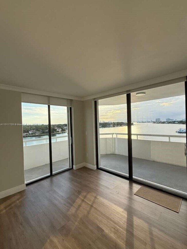 Foto del edificio - 6820 Indian Creek Dr