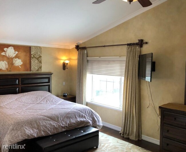 Building Photo - 3 br, 2.5 bath House - 14 Hodgenville