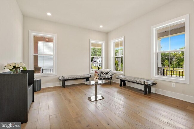 Foto del edificio - 12321 Potomac Hunt Rd