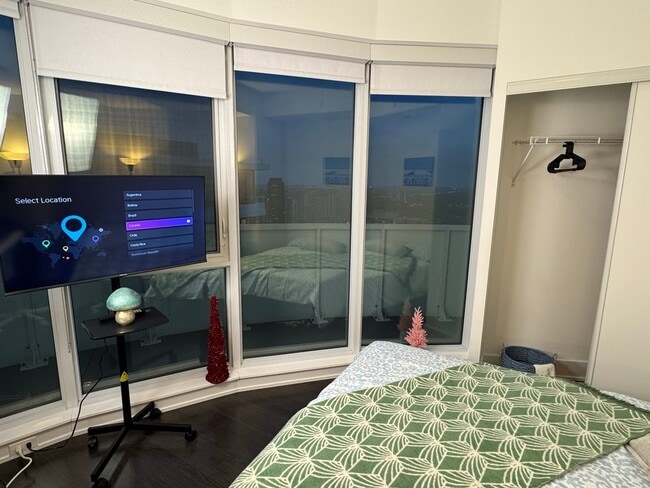 Building Photo - Premium Deluxe - Church St & Carlton St