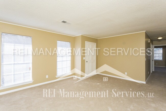Building Photo - 2905 Valleyview Cir