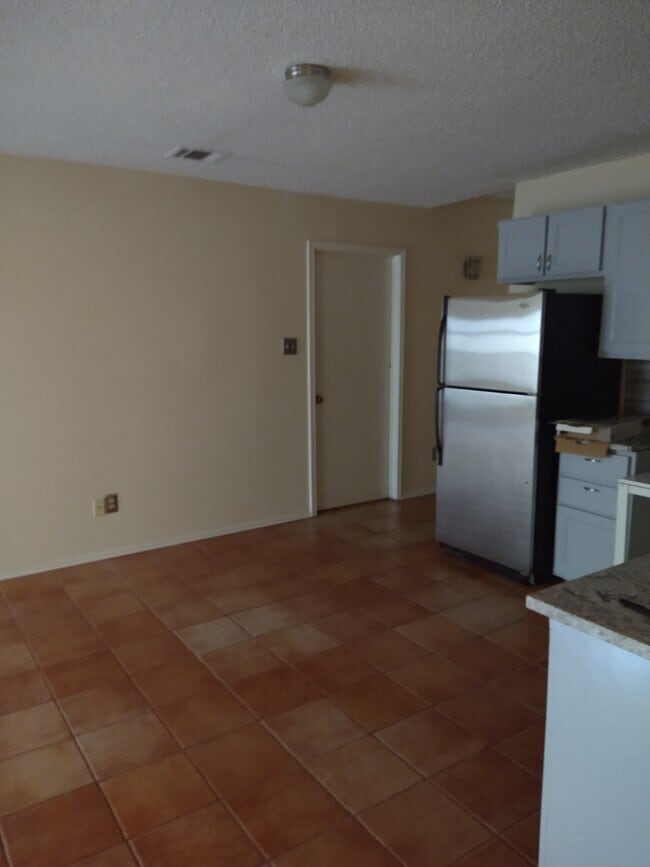 Building Photo - 1636 Kingspoint Dr