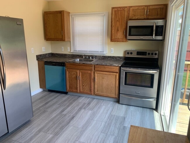 Building Photo - Quaint 3 Bedroom, 2 Bath Home in Montrose!