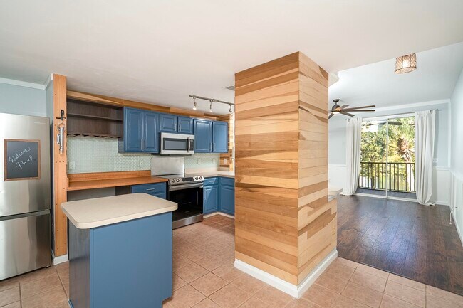 Foto del edificio - 1005 Bella Vista Blvd