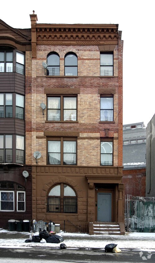 Primary Photo - 581 Franklin Ave