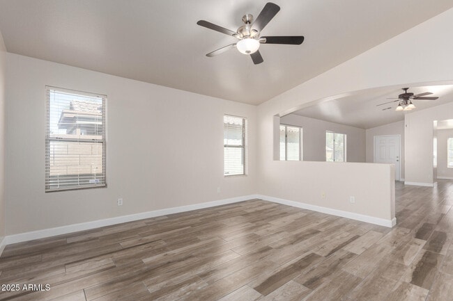 Foto del edificio - 15820 W Monroe St