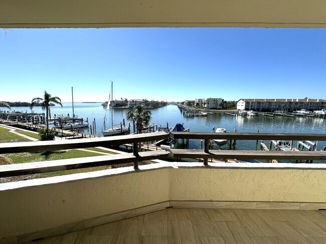 Building Photo - Gorgeous Updated Tierra Verde Annual Unfurnished Waterfront Condo 2/2 w/Garage