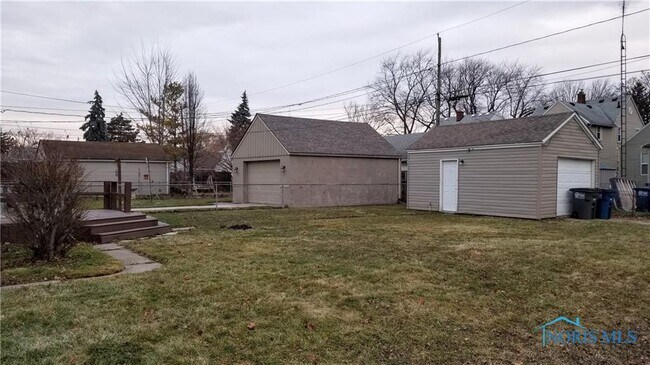 Building Photo - 232 W Gramercy Ave