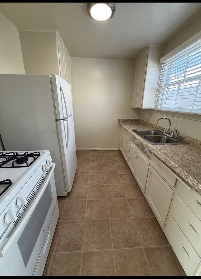 Building Photo - 1121 26th St