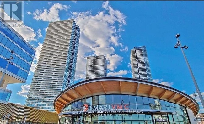 Photo du bâtiment - 5 Buttermill Ave.