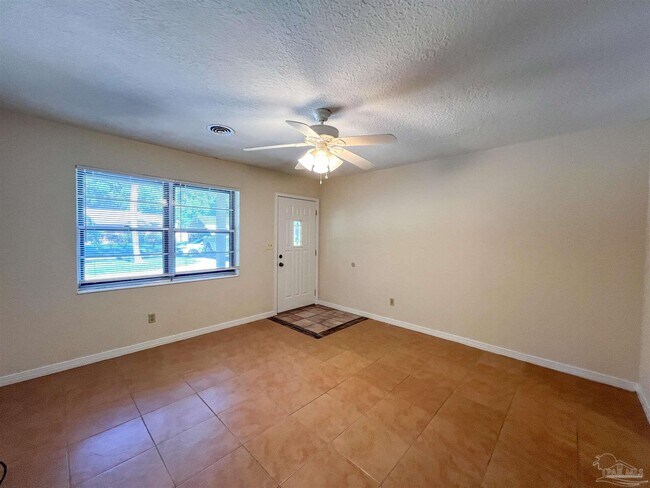 Foto del edificio - 5891 Avondale Rd