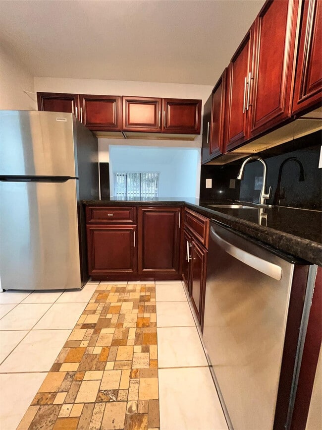 Foto del edificio - 7925 Fairview Dr