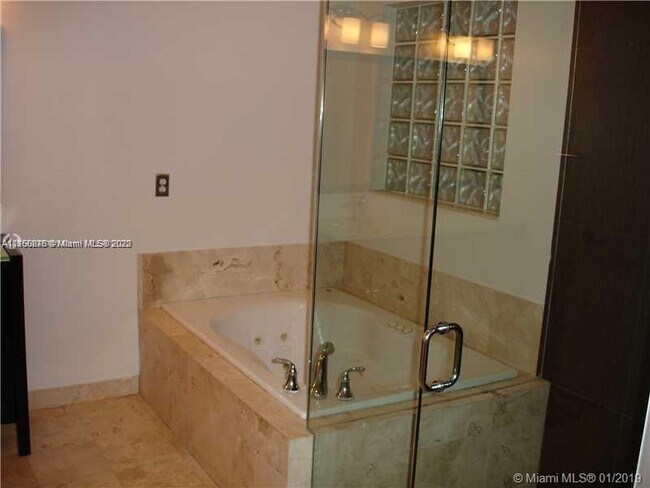 Foto del edificio - 16580 NW 1st St