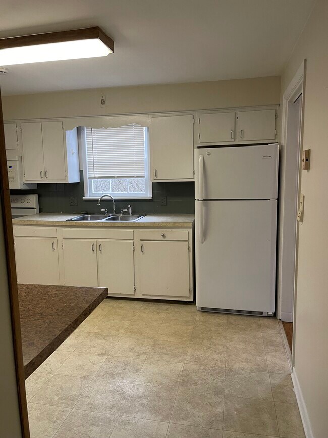 Kitchen - 126 Mountain Ave