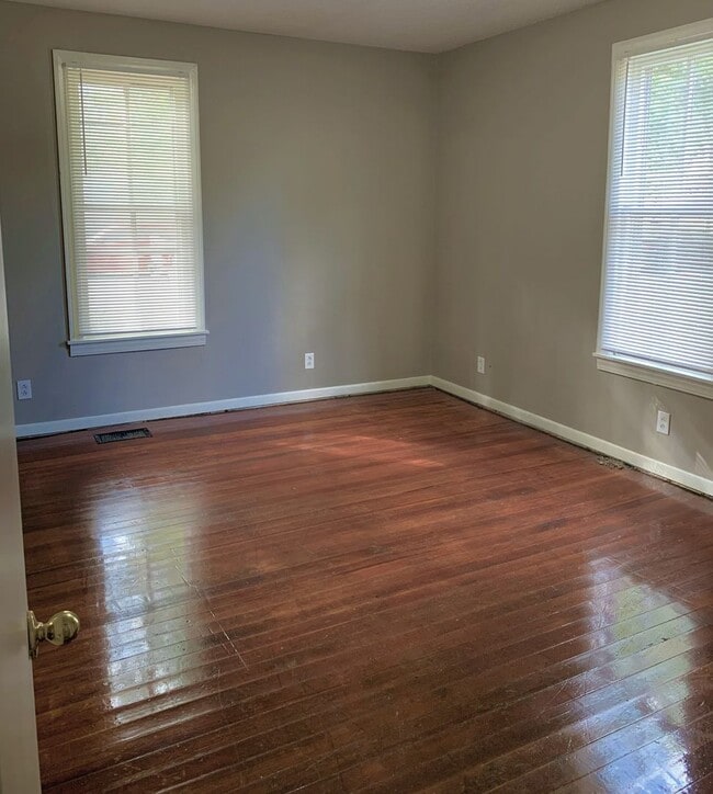 Building Photo - Large 3 Bed, 2 Bath House,  Bonus Room and...