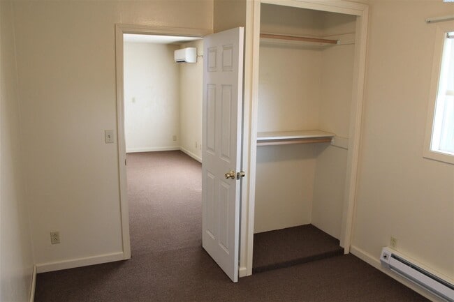 Building Photo - 2 Bed/1 Bath House in North Pasco