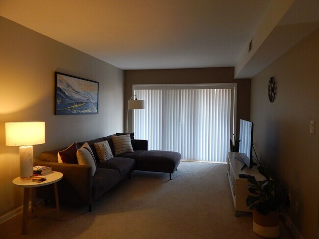 Foto del edificio - Great Location 1.5 miles from King St Metro