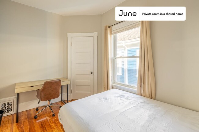 Building Photo - Private bedroom in 5 bed/1 bath Home