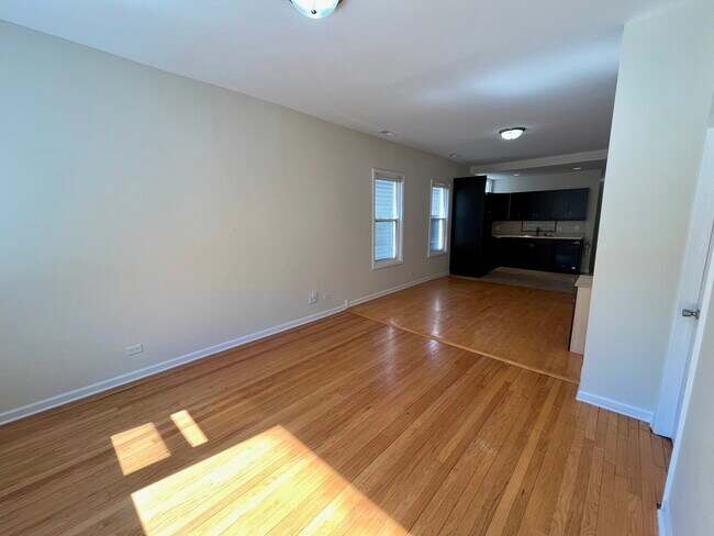 Foto del edificio - 1720 N Western Ave