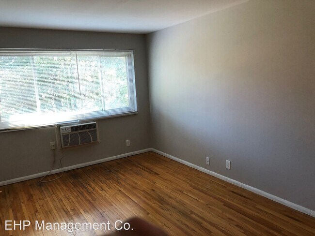 Foto del edificio - 3217 Russell Blvd