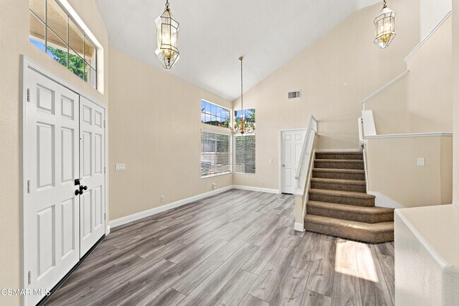 Foto del edificio - 556 Myrtle Ct