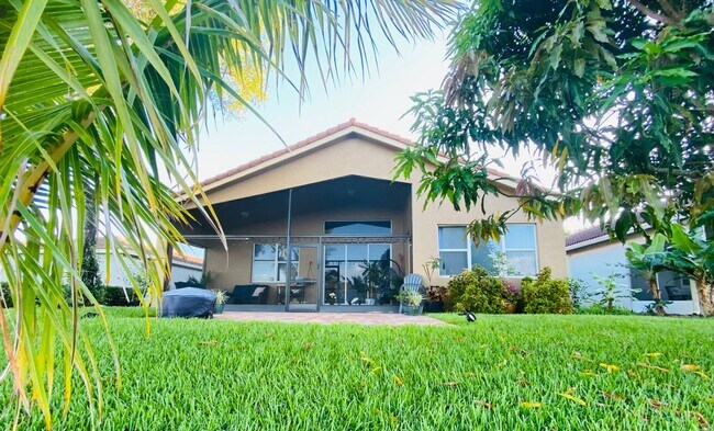 Foto del edificio - 2165 Newport Isles Blvd