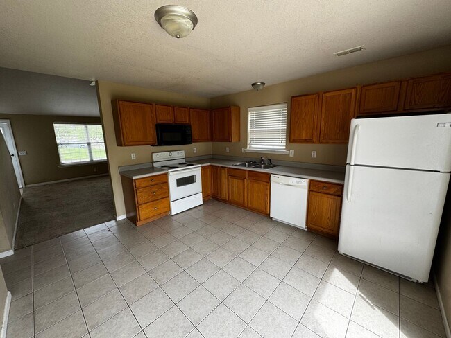 Building Photo - 460/462 Chris Dr.