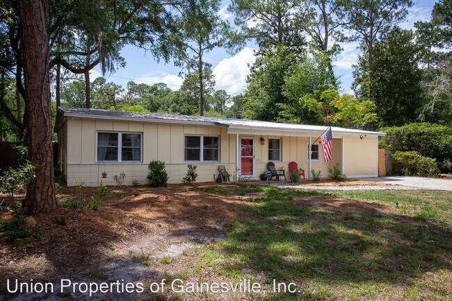 Building Photo - 3 br, 1.5 bath House - 2322 NE 11th Street