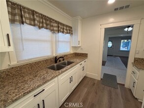 Building Photo - 10592 Walnut St