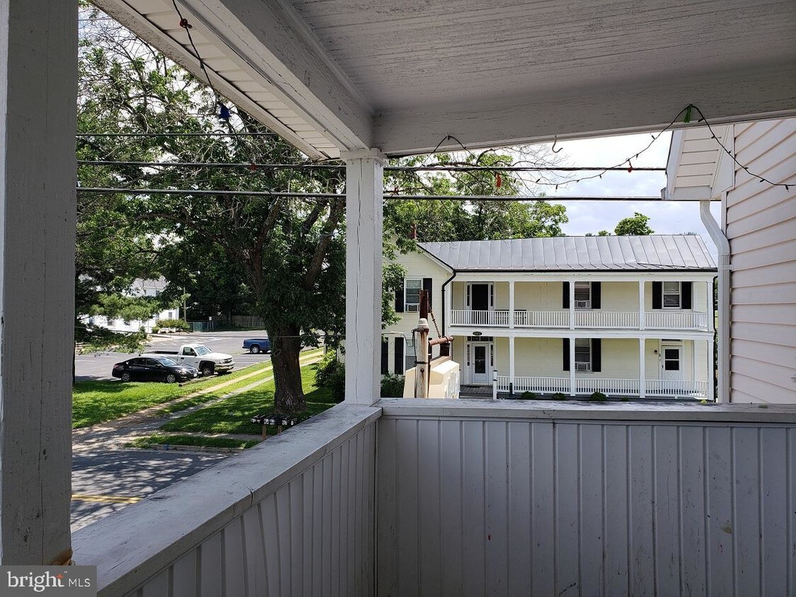 Primary Photo - 8414 W Main St