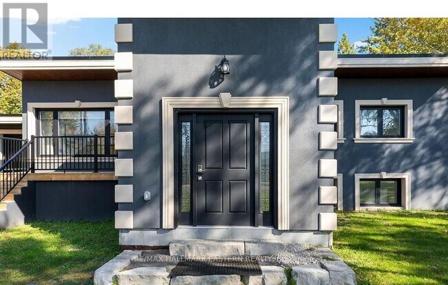 Photo du bâtiment - 1037 E Communication Rd