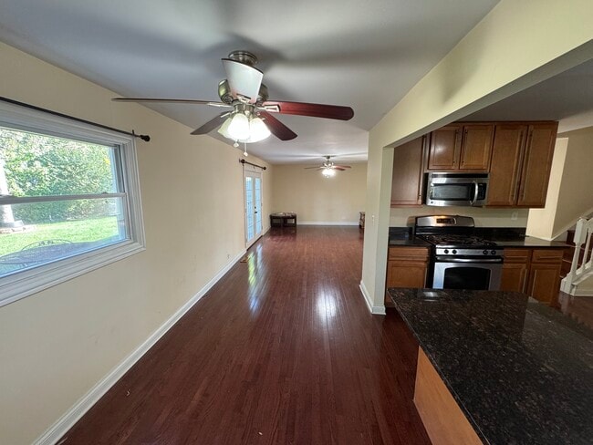 Foto del edificio - 7101 Longmeadow Ln