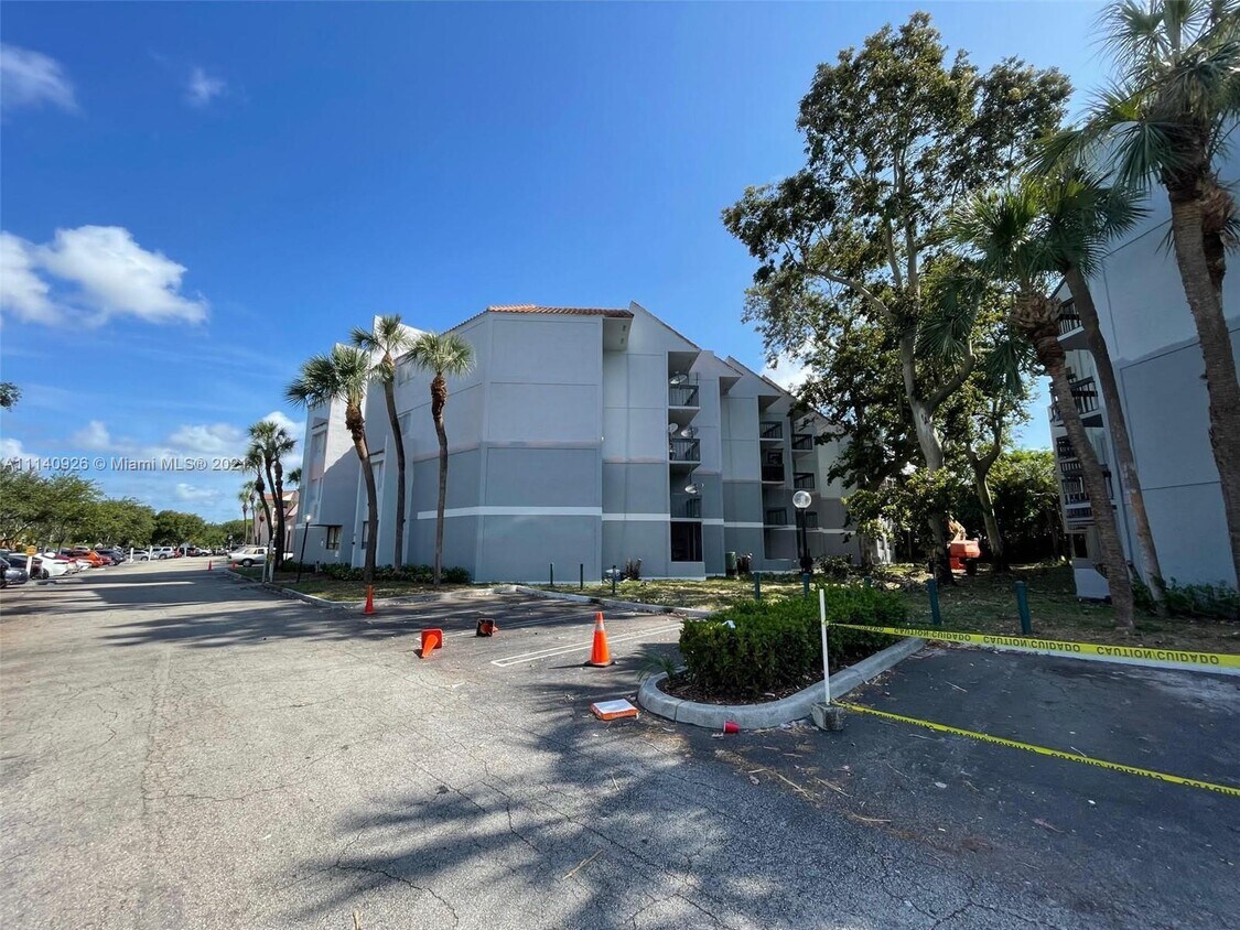 Foto principal - 1750 N Congress Ave
