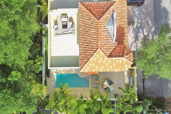 Foto del edificio - 1411 NE 7th St