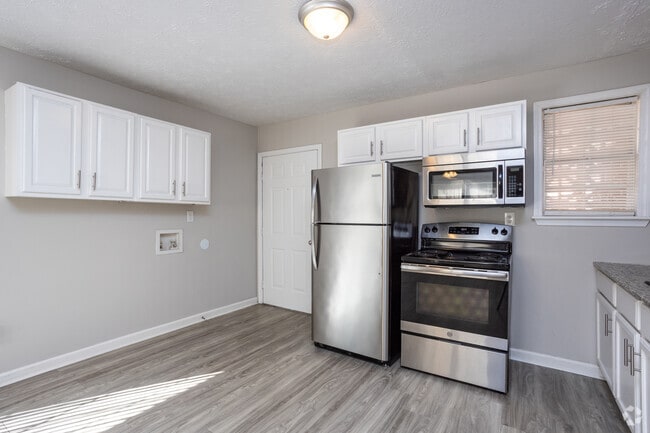1BR, 1BA - 600SF - Kitchen/Dining - 10 on Broad