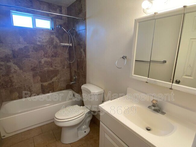 Building Photo - 512 Mac Ln