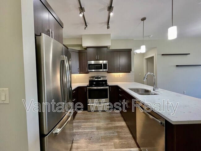 Building Photo - 308-3731 Casorso Road
