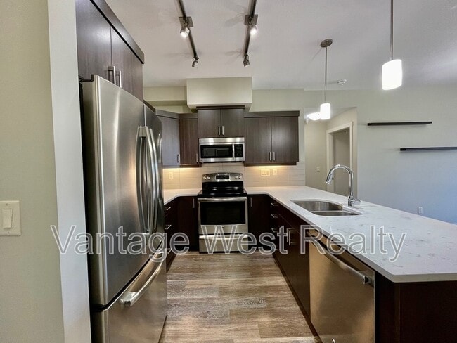 Building Photo - 3731-3731 Casorso Rd