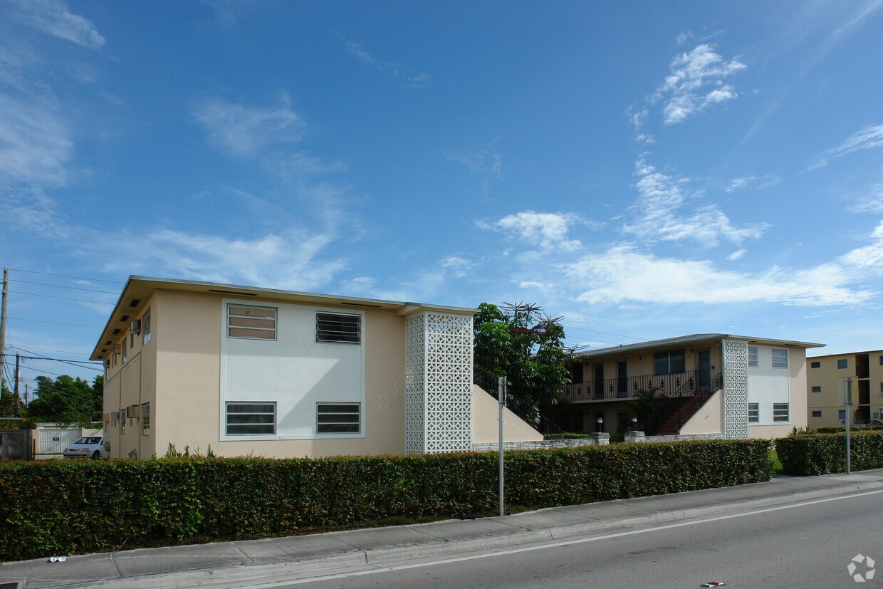 Foto del edificio - 6451 W Flagler St