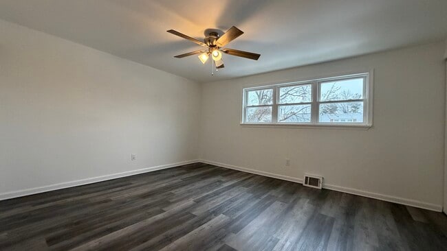 Building Photo - 12611 Biscayne Dr